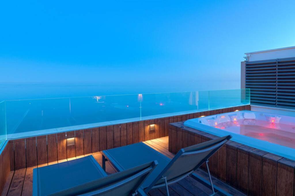 D&R Penthouse On The Beach Apartman Málaga Kültér fotó