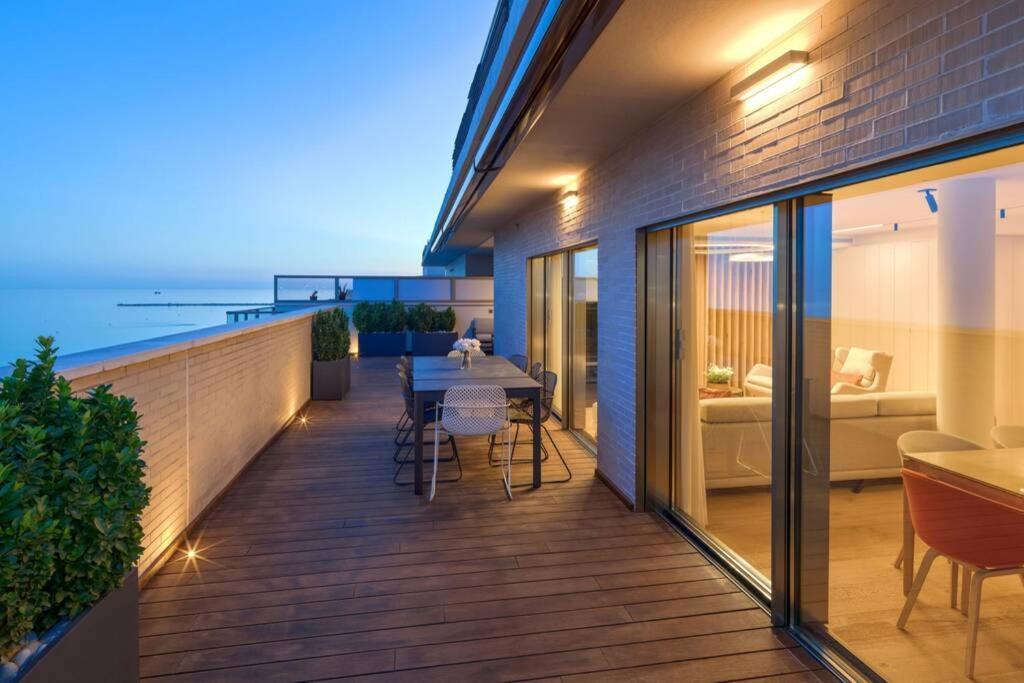 D&R Penthouse On The Beach Apartman Málaga Kültér fotó